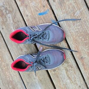 New balance shoes size 4